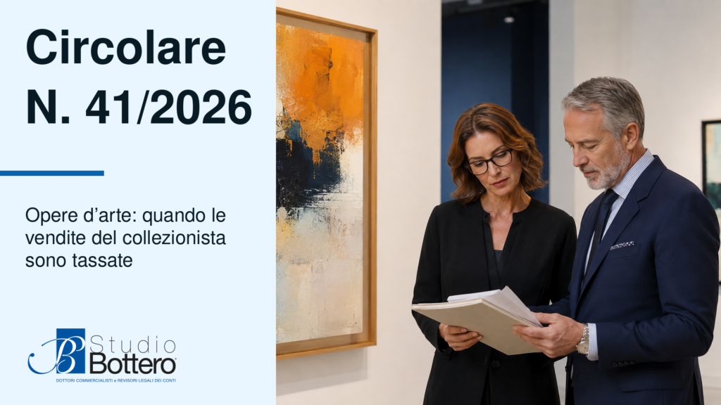 Collezionista e consulente esaminano documenti relativi alla vendita di opere d’arte